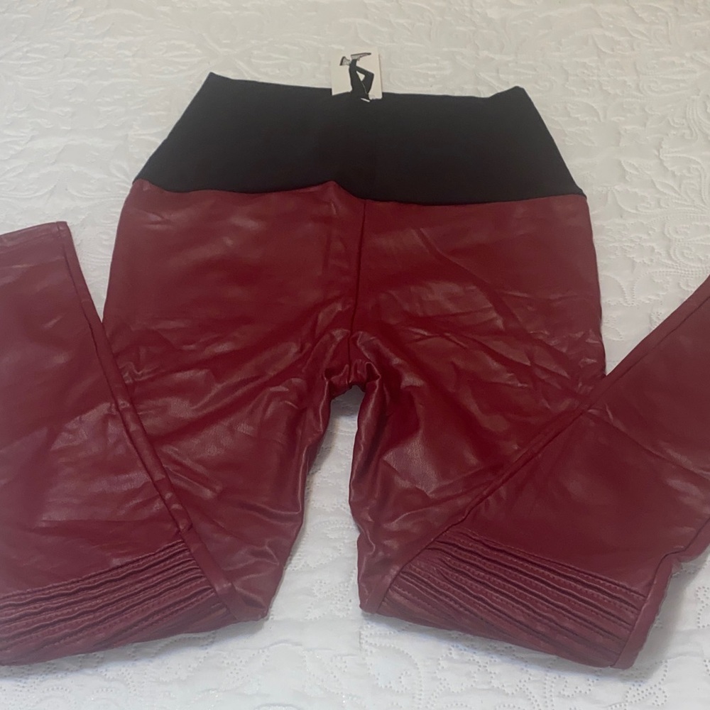 Preggo Women’s Popstar Mamacita Maternity Moto Leggings - Picture 8 of 8